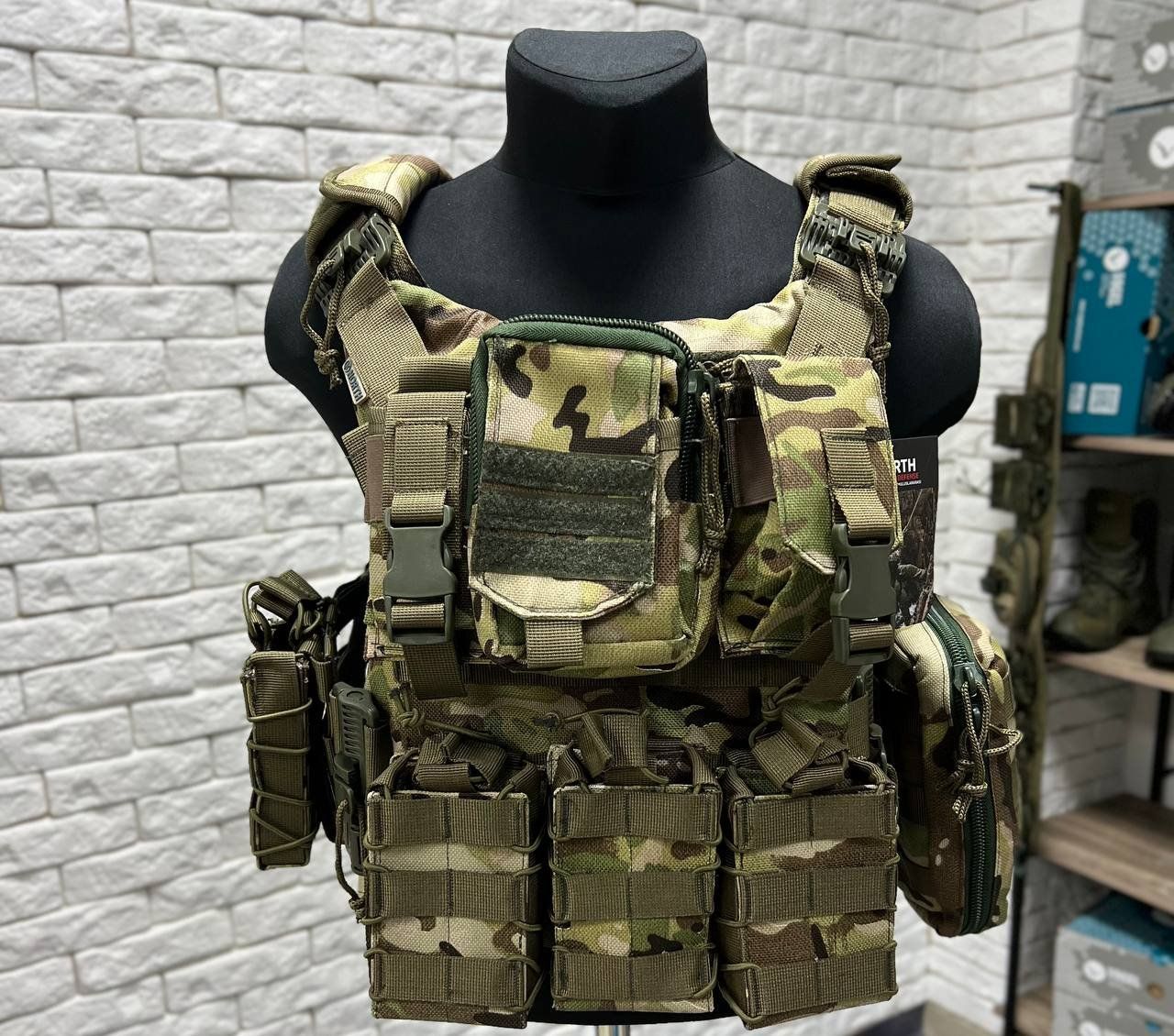 Плитоноска тактическая NORTH, 4 точки быстрый сброс + 8 подсумков.